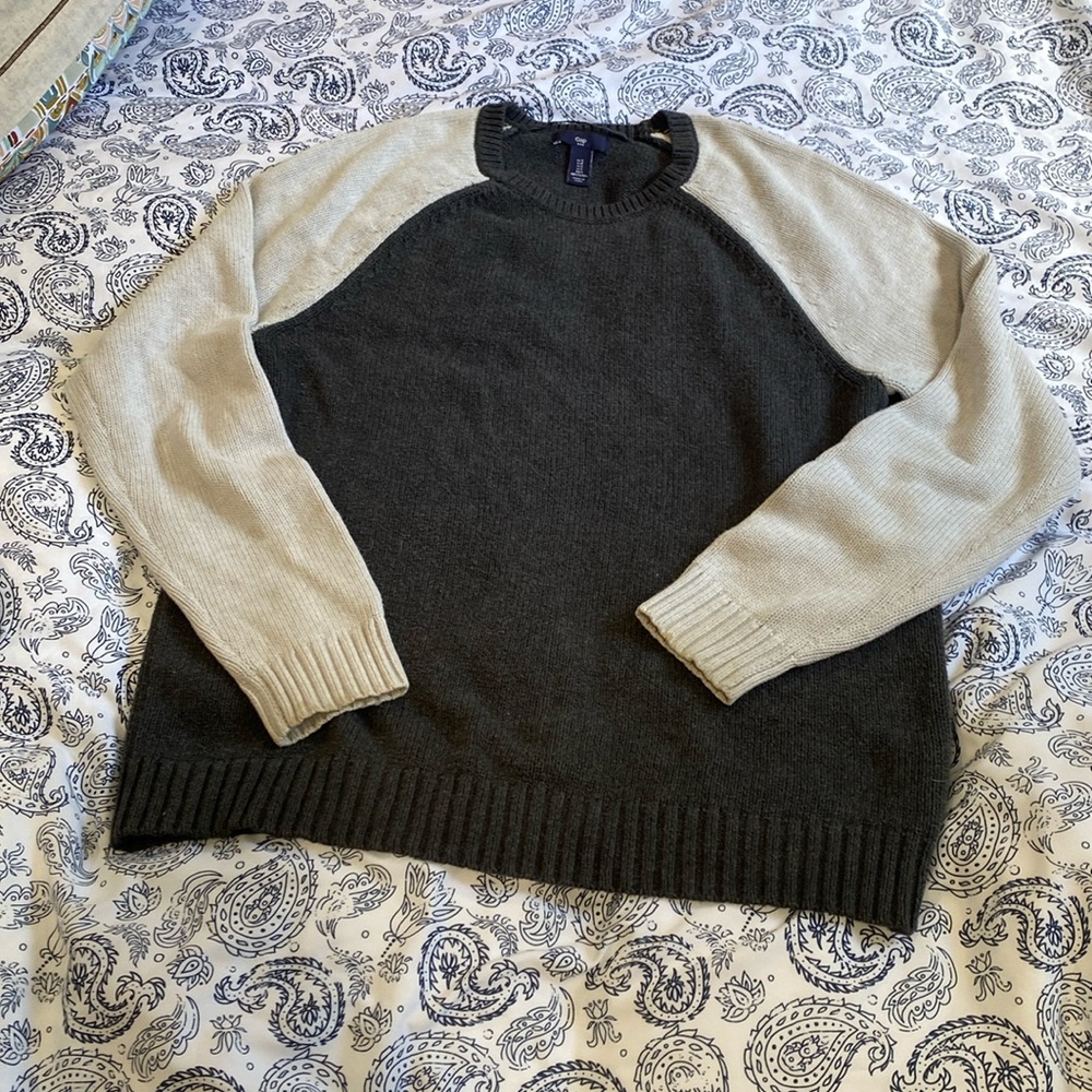 Women’s Raglan sleeve sweater. Gray. Gap. Small.